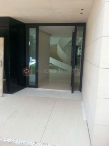 Puerta de entrada moderna 5