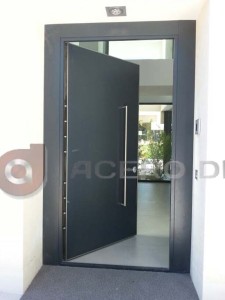 puerta peatonal abatible de hierro moderna 14 copia