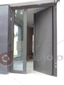 puerta peatonal abatible de hierro moderna 7 copia