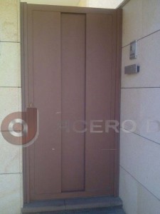 puerta peatonal abatible de hierro moderna 8 copia
